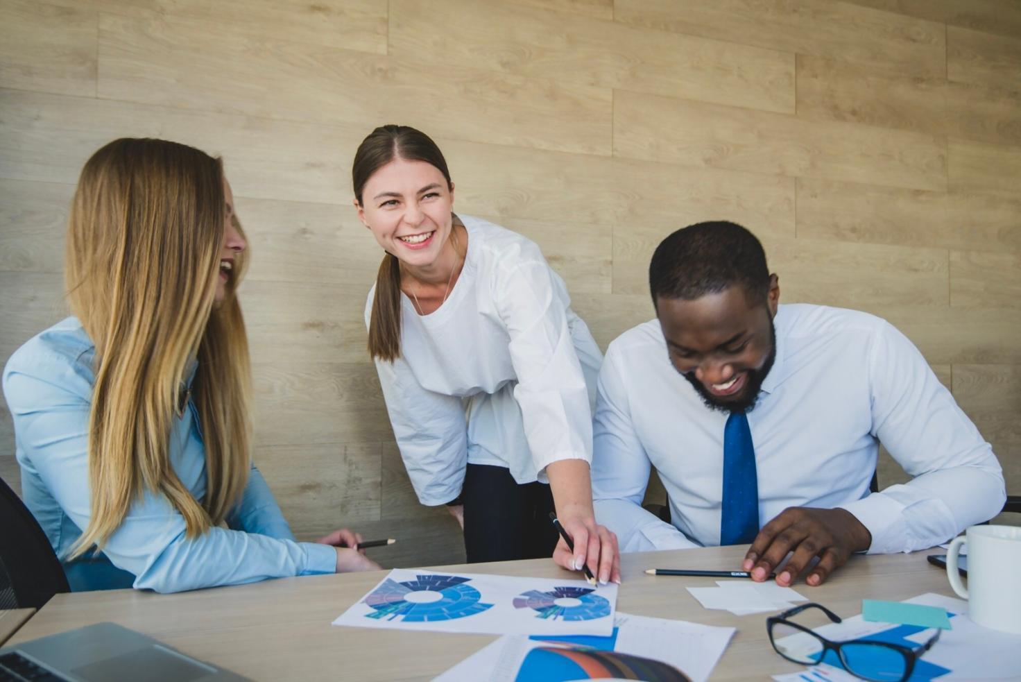 Workshop-Teilnehmer bei Gruppenarbeit